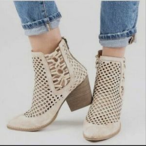 Coconuts by Matisse Cream Ankle Booties
